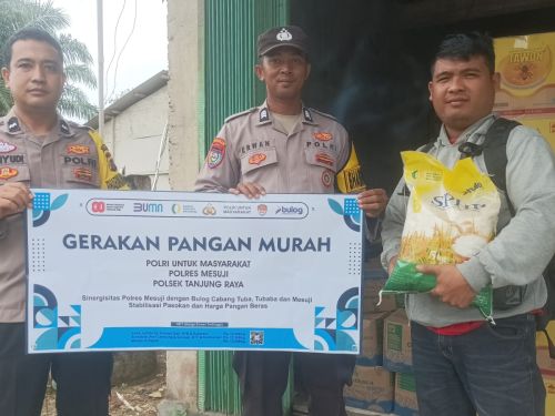 Polsek Tanjung Raya laksanakan Gerakan Pangan Murah di Desa Gedung Ram