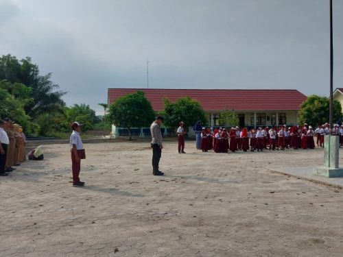 bhabinkamtibmas desa tirtalaga polsubsektor mesuji laksanakan sambang, binluh dan menjadi pembina upacara