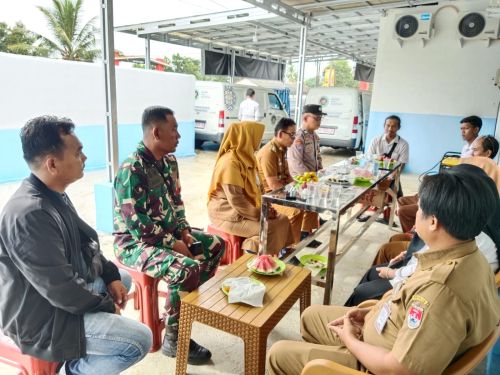 bhabinkamtibmas polsek tanjung raya menghadiri launching mbg di sppg desa gedung mulya