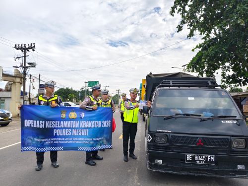 sat lantas polres mesuji melaksanakan giat himbauan ops keselamatan krakatau 2026 serta jumat berkah di jalan lintas timur