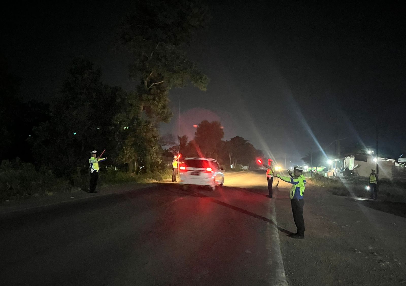 Sat Lantas Polres Mesuji Laksanakan Patroli Pengaturan dan Penjagaan di Jalan Lintas Timur Km 193